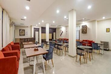 هتل Super Capital O Divira Inn