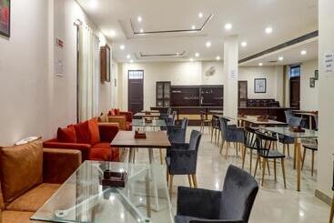 هتل Super Capital O Divira Inn