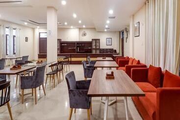 هتل Super Capital O Divira Inn