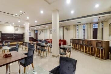 هتل Super Capital O Divira Inn