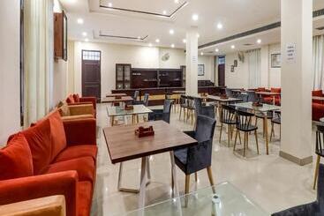 هتل Super Capital O Divira Inn