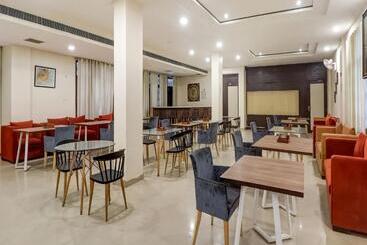 هتل Super Capital O Divira Inn