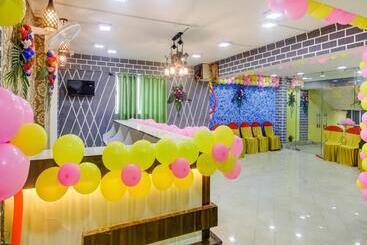 هتل Super Capital O Divira Inn