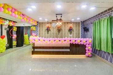 هتل Super Capital O Divira Inn