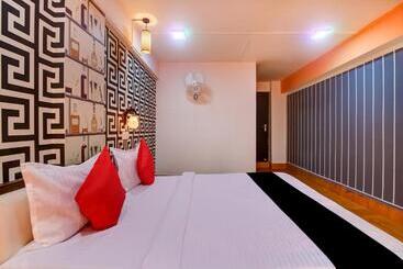 هتل Super Capital O Divira Inn