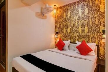 هتل Super Capital O Divira Inn