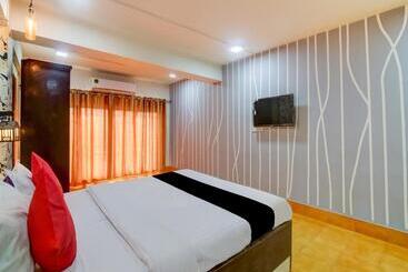 هتل Super Capital O Divira Inn
