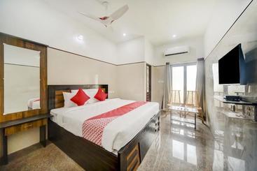 호텔 Oyo 77065 Jeyam Residency
