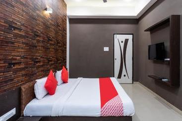 هتل Oyo 77185 Sri Balaji Residency