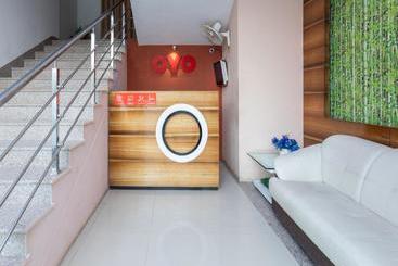 هتل Oyo 77185 Sri Balaji Residency