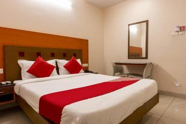 هتل Oyo 77185 Sri Balaji Residency