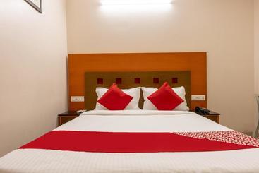 בית מלון כפרי Oyo 77185 Sri Balaji Residency