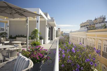 هتل Palacio Provincial San Juan, Curio Collection By Hilton
