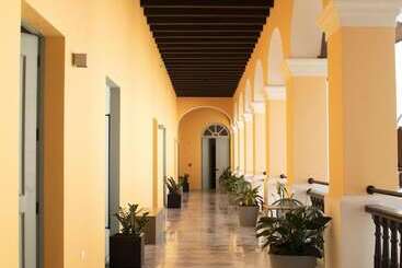 هتل Palacio Provincial San Juan, Curio Collection By Hilton