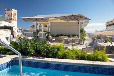 هتل Palacio Provincial San Juan, Curio Collection By Hilton