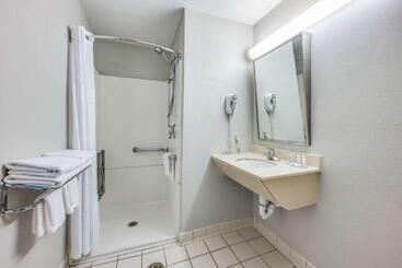 هتل Quality Inn Poughkeepsie