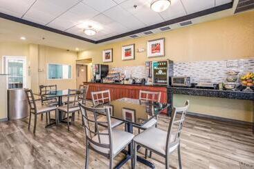 هتل Quality Inn Poughkeepsie