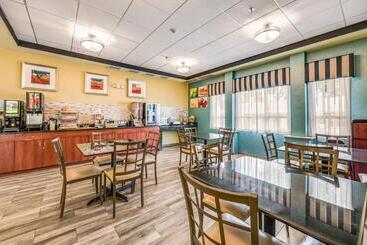 هتل Quality Inn Poughkeepsie
