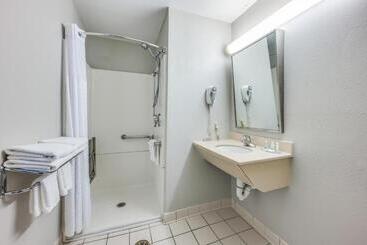 هتل Quality Inn Poughkeepsie