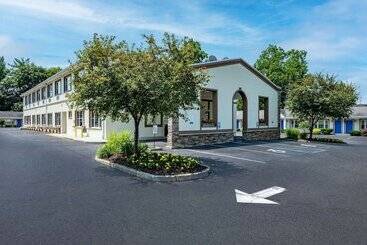 هتل Rodeway Inn Poughkeepsie