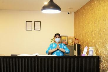 هتل The Golden Sands
