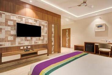 Отель Treebo Premium Tahoora International