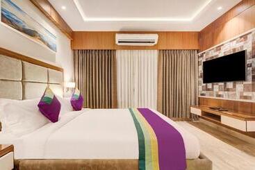 Отель Treebo Premium Tahoora International