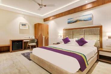Отель Treebo Premium Tahoora International
