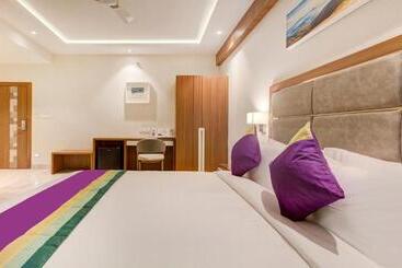 Отель Treebo Premium Tahoora International