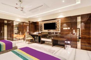 Отель Treebo Premium Tahoora International