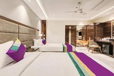 Отель Treebo Premium Tahoora International