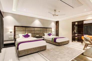 Отель Treebo Premium Tahoora International