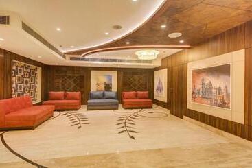Отель Treebo Premium Tahoora International