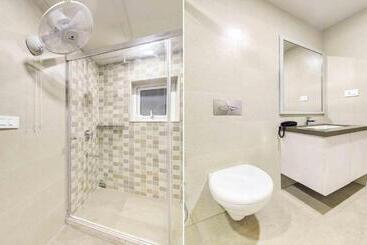 Отель Treebo Premium Tahoora International