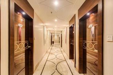 Отель Treebo Premium Tahoora International