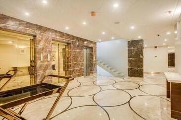 Отель Treebo Premium Tahoora International