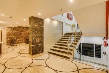 Отель Treebo Premium Tahoora International