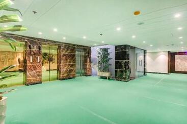 Отель Treebo Premium Tahoora International