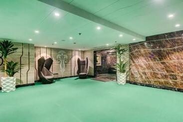 Отель Treebo Premium Tahoora International
