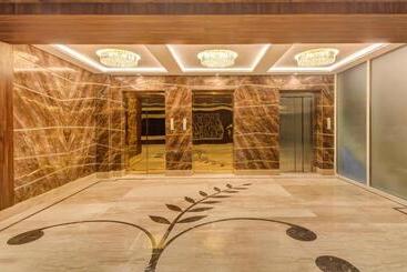 Отель Treebo Premium Tahoora International
