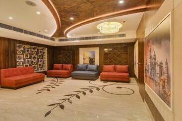 Отель Treebo Premium Tahoora International