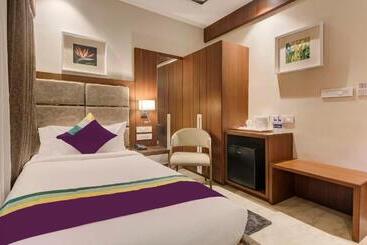 Отель Treebo Premium Tahoora International