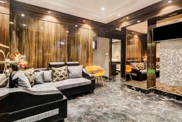 Отель Treebo Premium Tahoora International