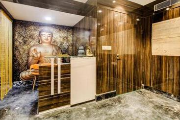 Отель Treebo Premium Tahoora International
