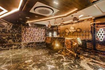 Отель Treebo Premium Tahoora International