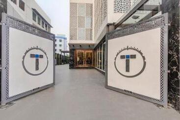 Отель Treebo Premium Tahoora International