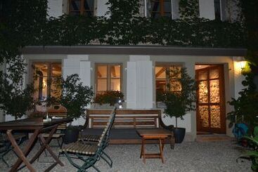 تختخواب و صبحانه Wonderlandscape Guest House