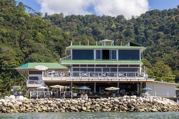 هتل Amaka Ocean Living Lodge