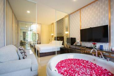هتل Jupiter Trevi Resort And Spa