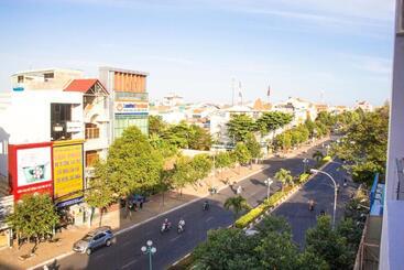 هتل Nhà Nghỉ Linh Quân